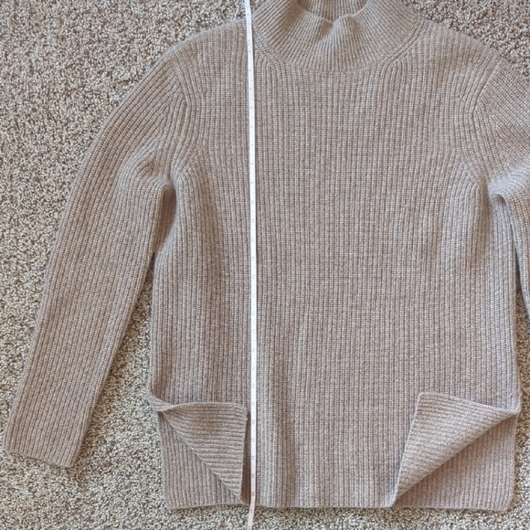 Banana Republic Cashmere Sweater - Picture 3 of 6